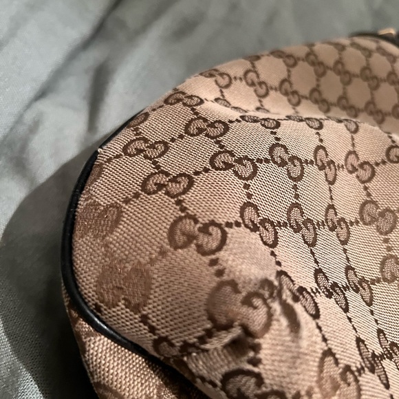 Excellent condition authentic Gucci handbag. - Picture 3 of 5